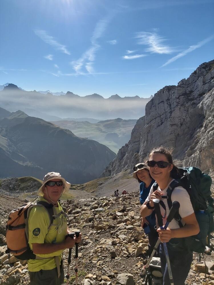 regroupement au pied de la partie raide du pierrier regroupement au pied de la partie raide du pierrier