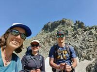 Selfie du jour, avec notre arête en toile de fond Selfie du jour, avec notre arête en toile de fond